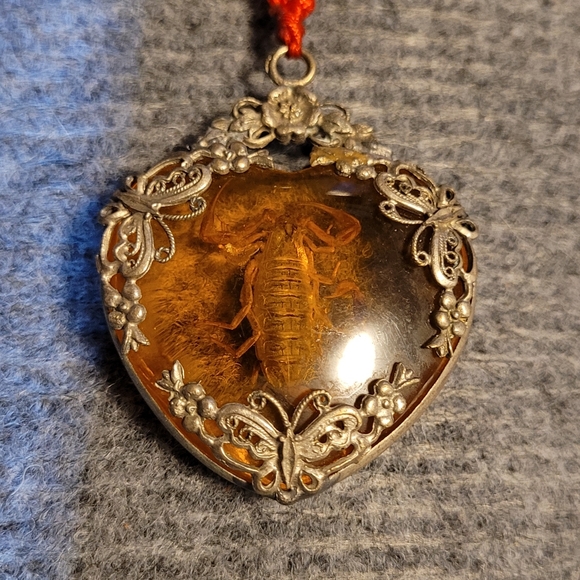 1940's style mixed metal silver around fossilized amber with scorpion inside - Picture 5 of 10